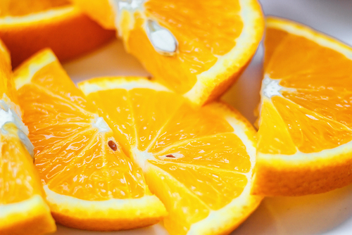 Eating Foods High in Vitamin C Cuts Risk of Age-related Cataracts, According to Study
